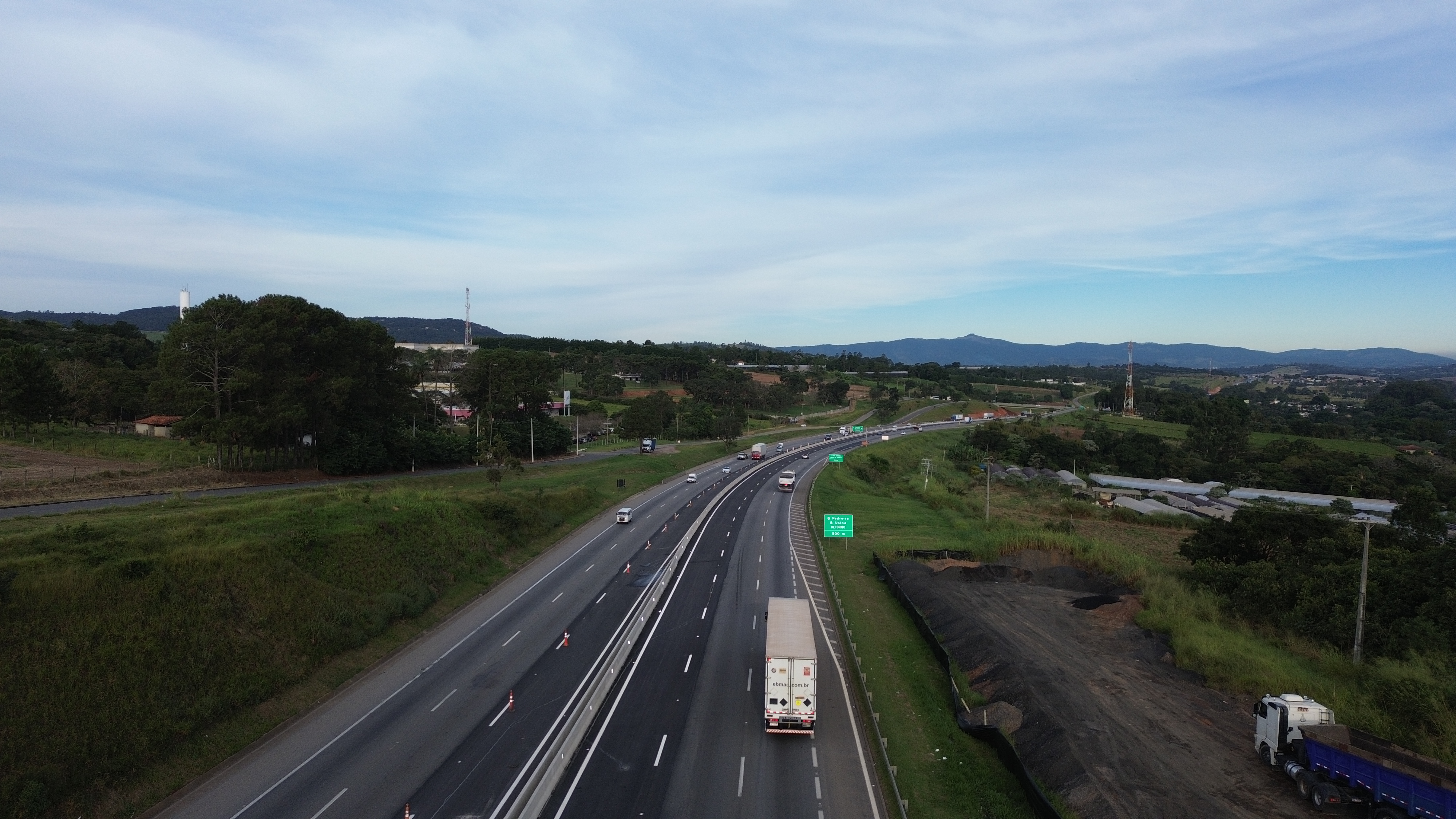 Rodovia D. Pedro I (SP-065) ganha novo trecho de faixa adicional, em Atibaia